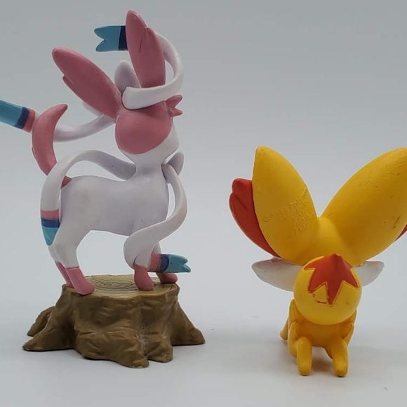 Pokemon characters Pikachu, Sylveon, Croagut, Chatot, Fennekin and Metang. - Picture 7 of 9